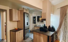 Modern Psichiko Apartment